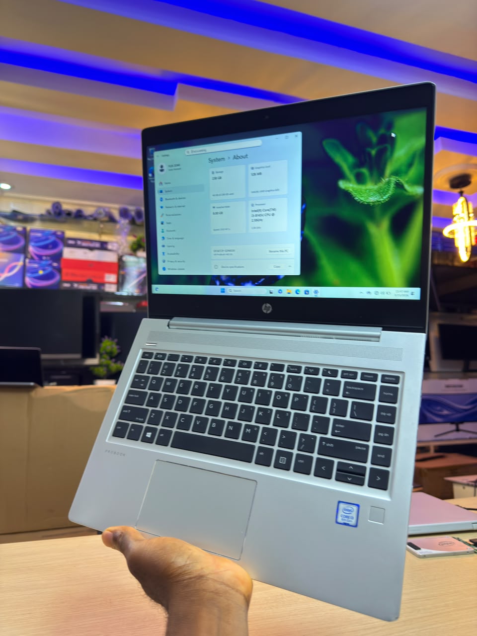 Core™ i3 (8th Gen) 8gb ram 256gb ssd